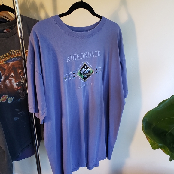 Vintage Tops - Vintage Oversize Adirondack Tee